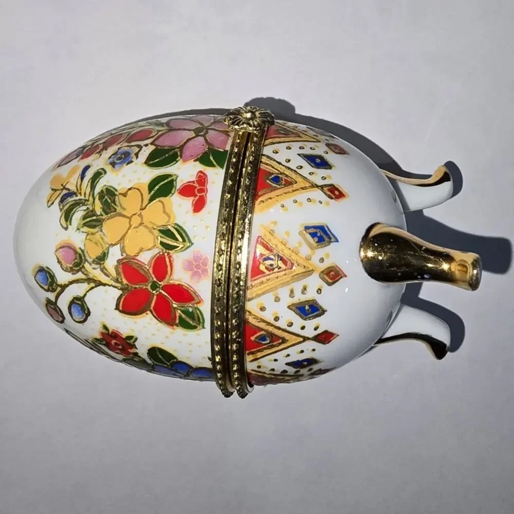 Vintage Hinged Porcelain Egg Trinket Box – Floral, Gold-Tone Band, Three Legs